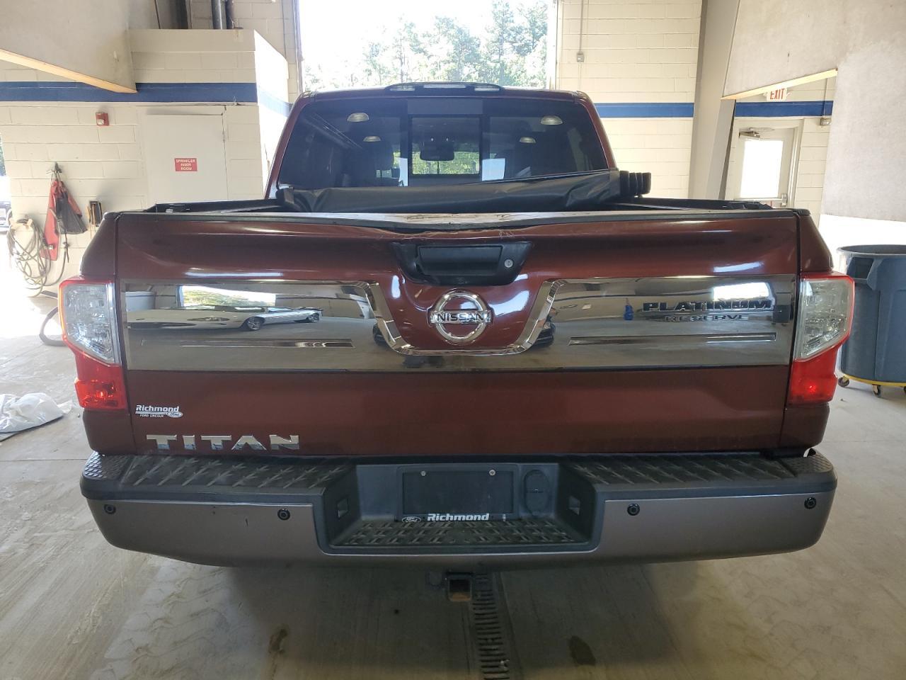 2017 NISSAN Titan