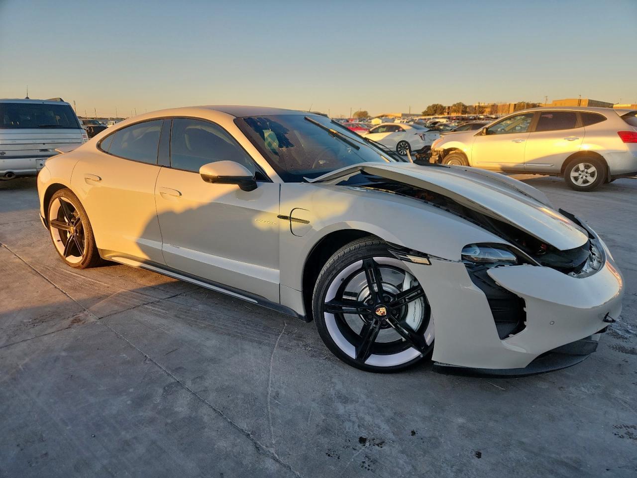 2023 PORSCHE Taycan