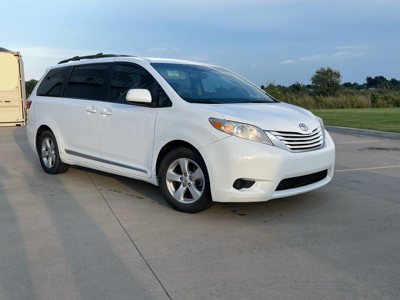 2015 TOYOTA SIENNA