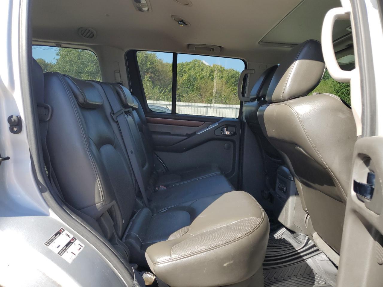 2011 NISSAN PATHFINDER
