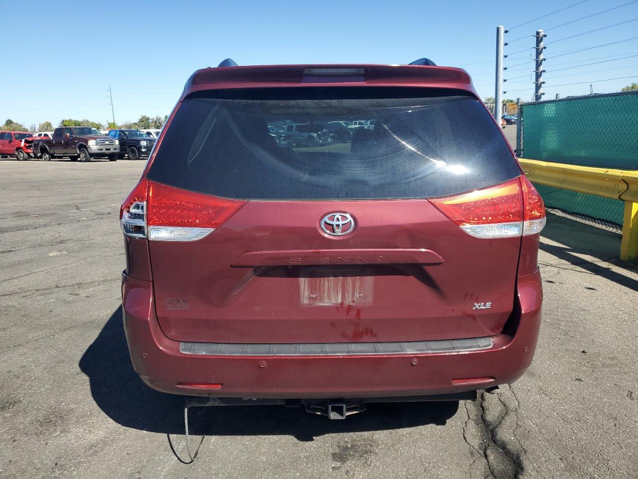 2011 TOYOTA SIENNA