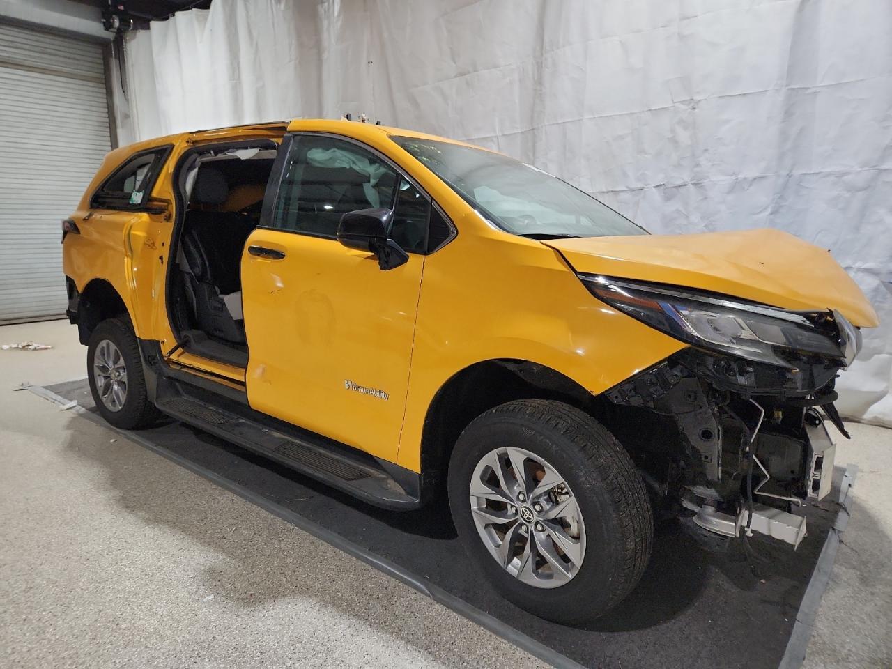 2023 TOYOTA SIENNA