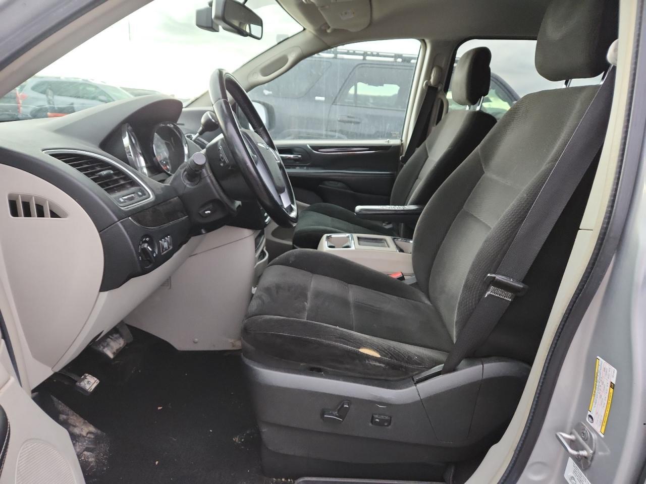 2012 CHRYSLER Town & Country