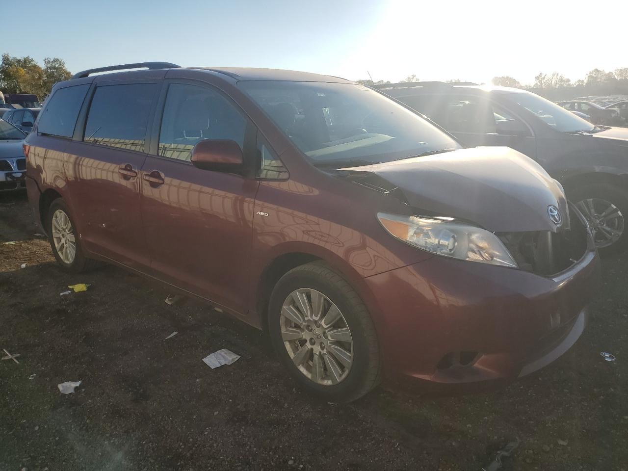 2017 TOYOTA SIENNA
