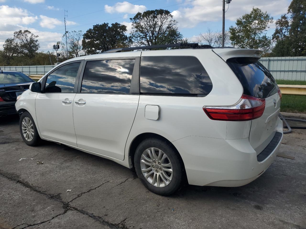 2015 TOYOTA SIENNA