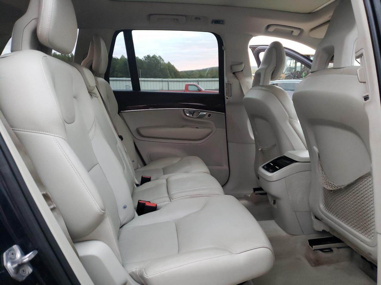 2016 VOLVO XC90