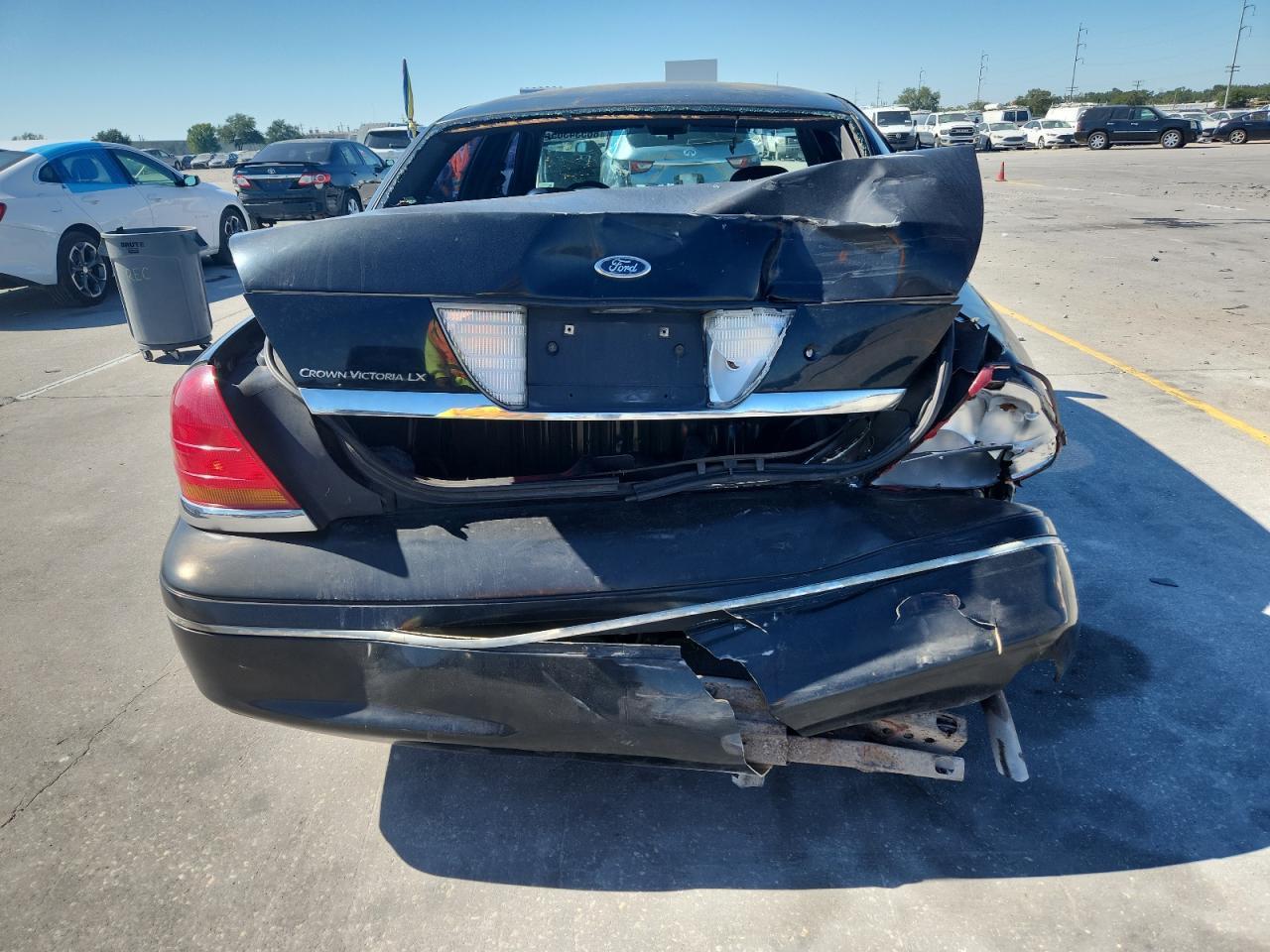 2003 FORD Crown Victoria