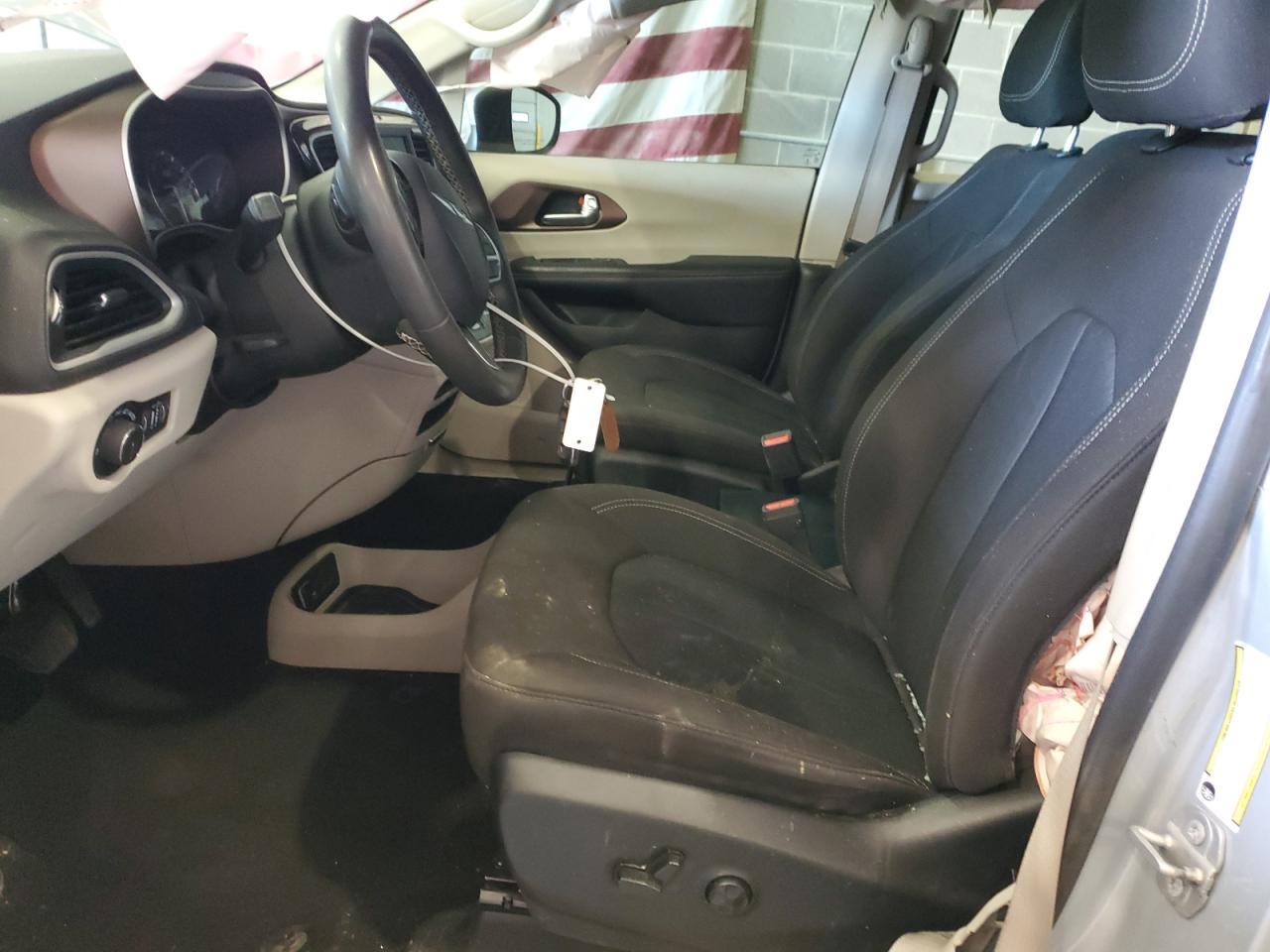 2022 CHRYSLER Voyager