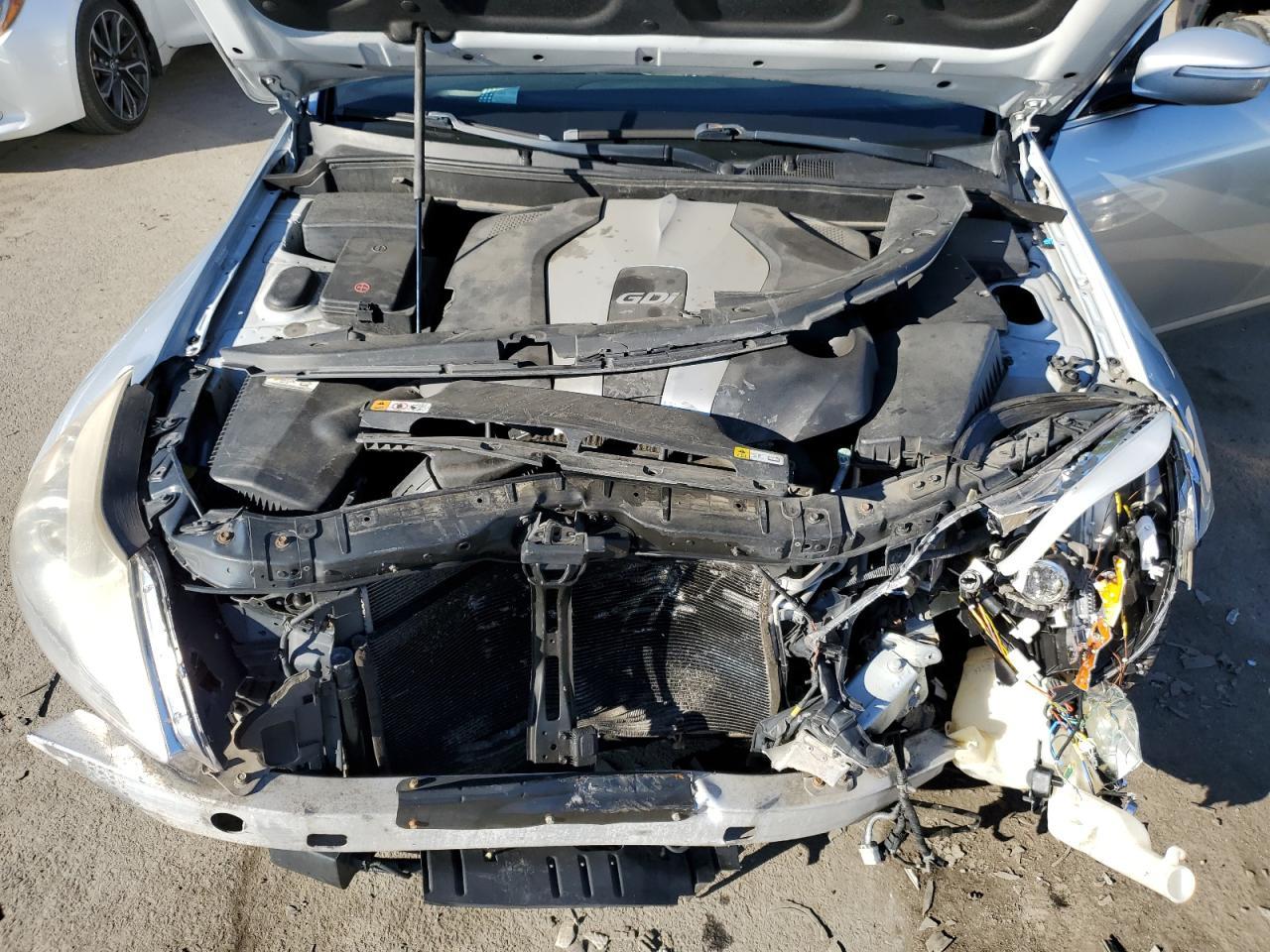 2013 HYUNDAI GENESIS