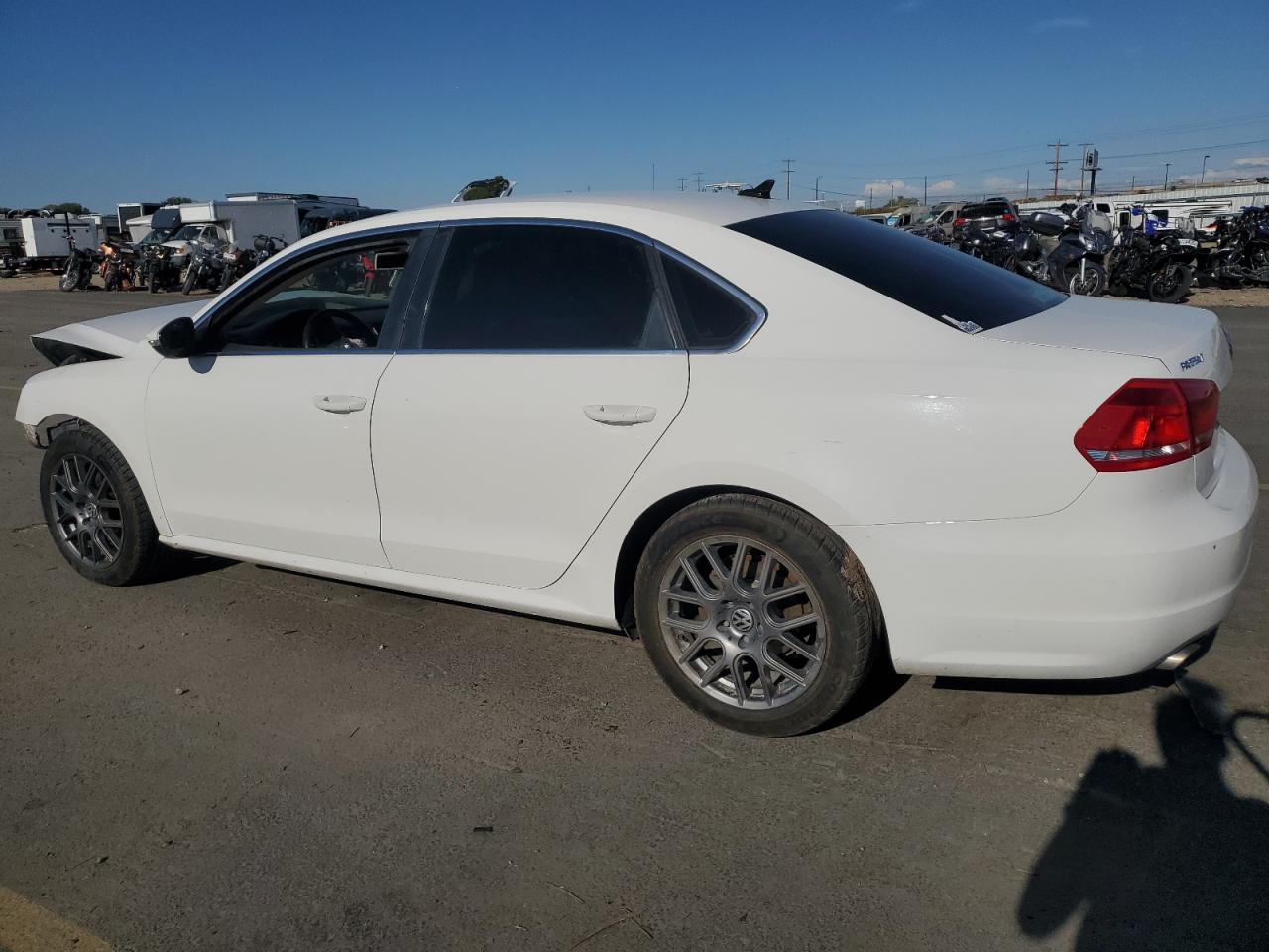 2012 VOLKSWAGEN Passat