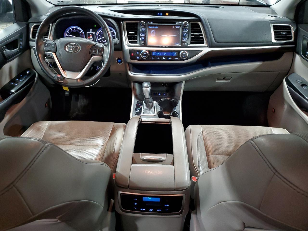 2016 TOYOTA HIGHLANDER