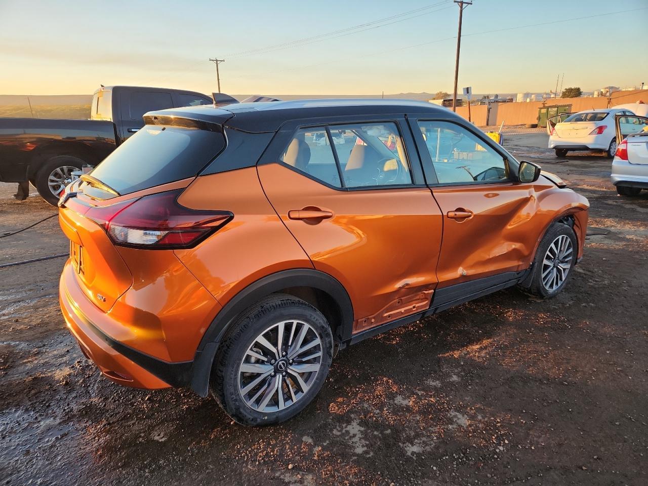 2023 NISSAN KICKS