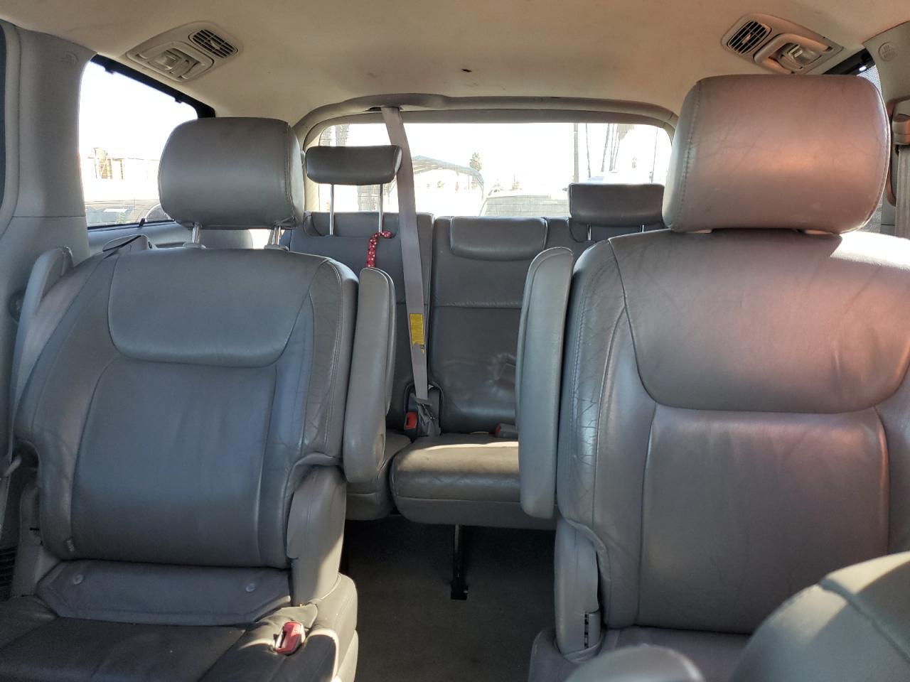 2004 TOYOTA SIENNA