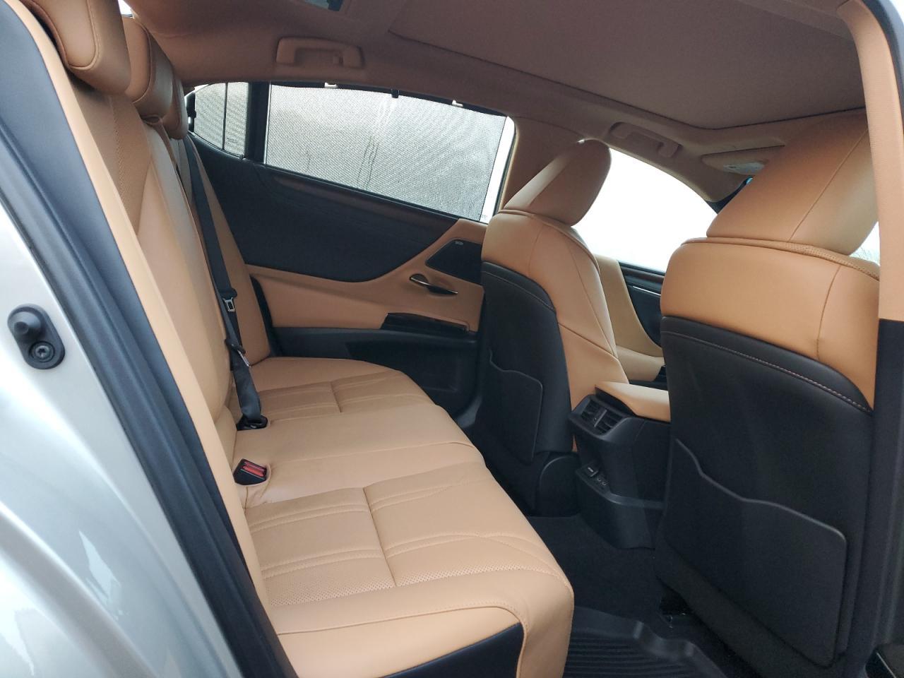 2023 LEXUS Es
