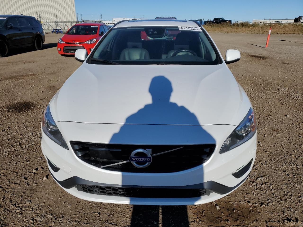 2018 VOLVO V60