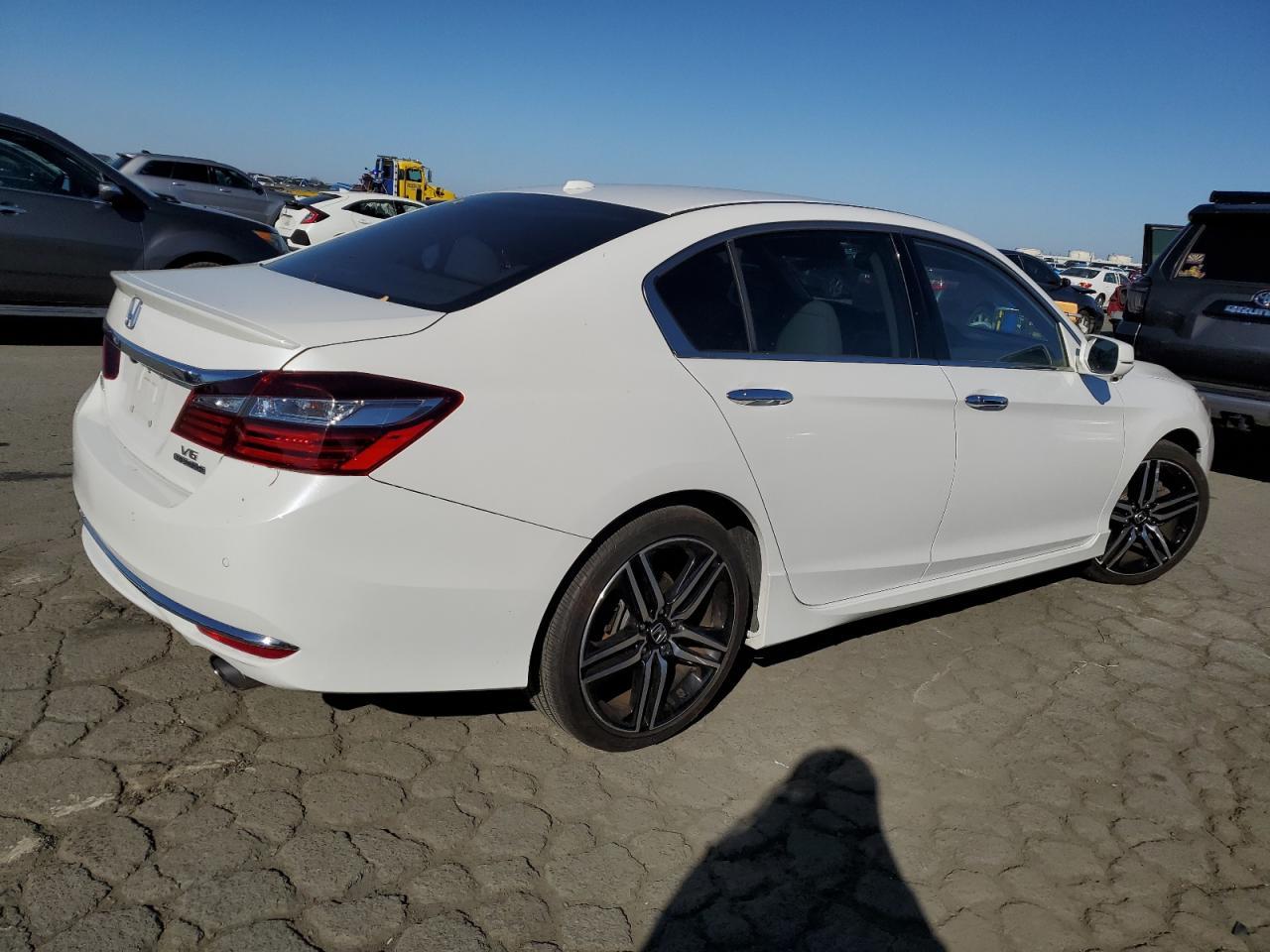 2016 HONDA ACCORD
