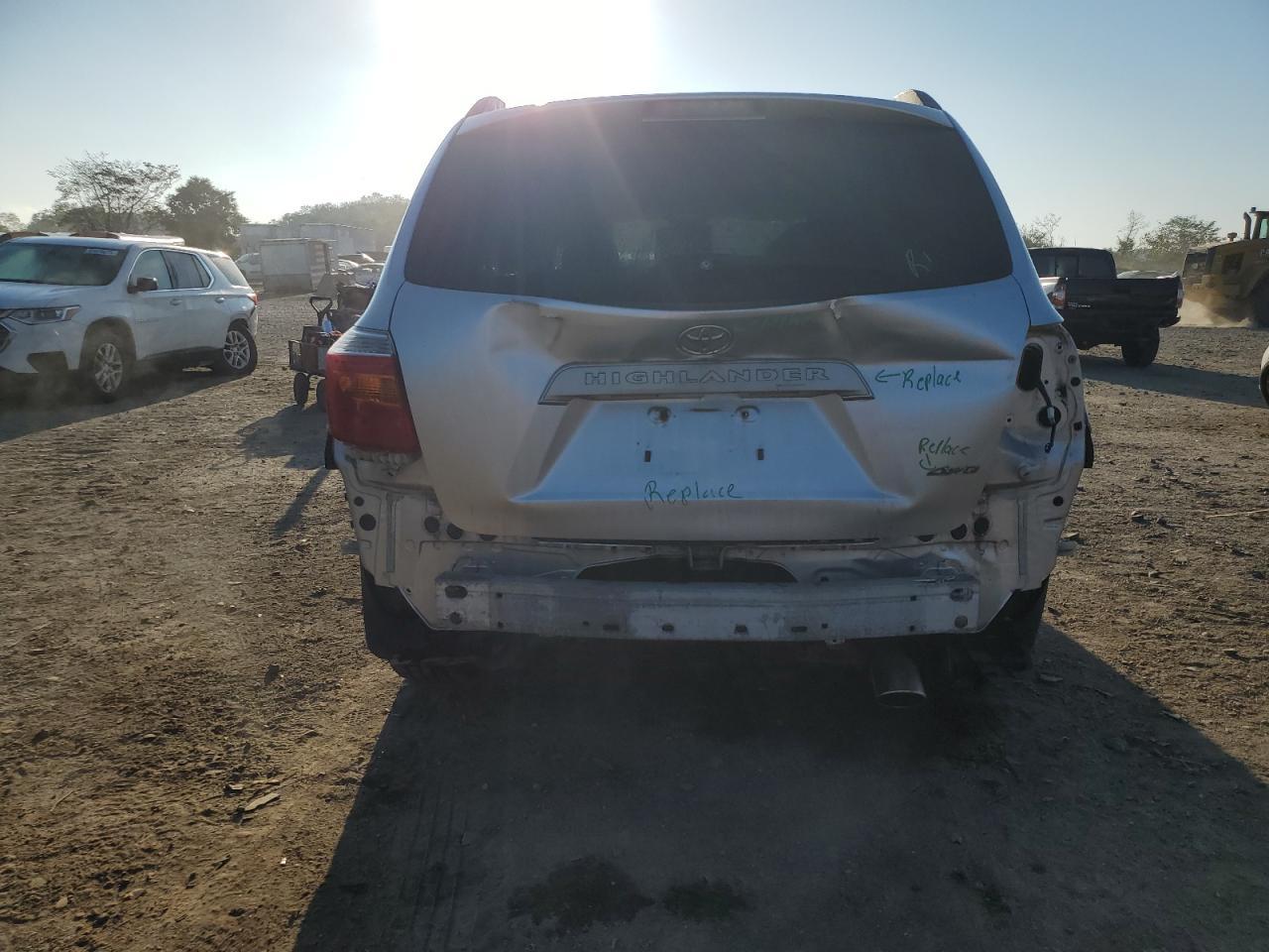 2010 TOYOTA HIGHLANDER