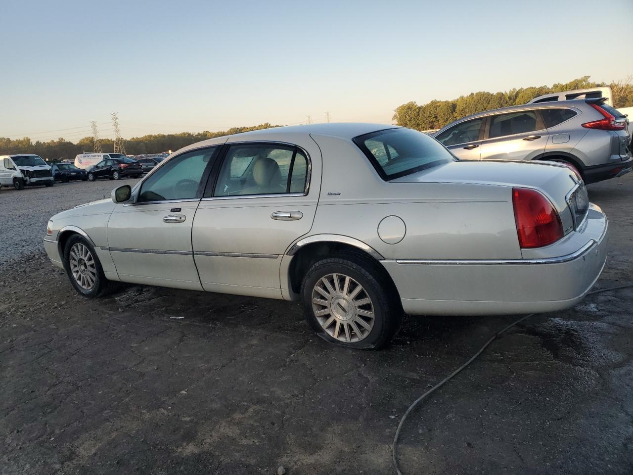 2004 LINCOLN Town Car