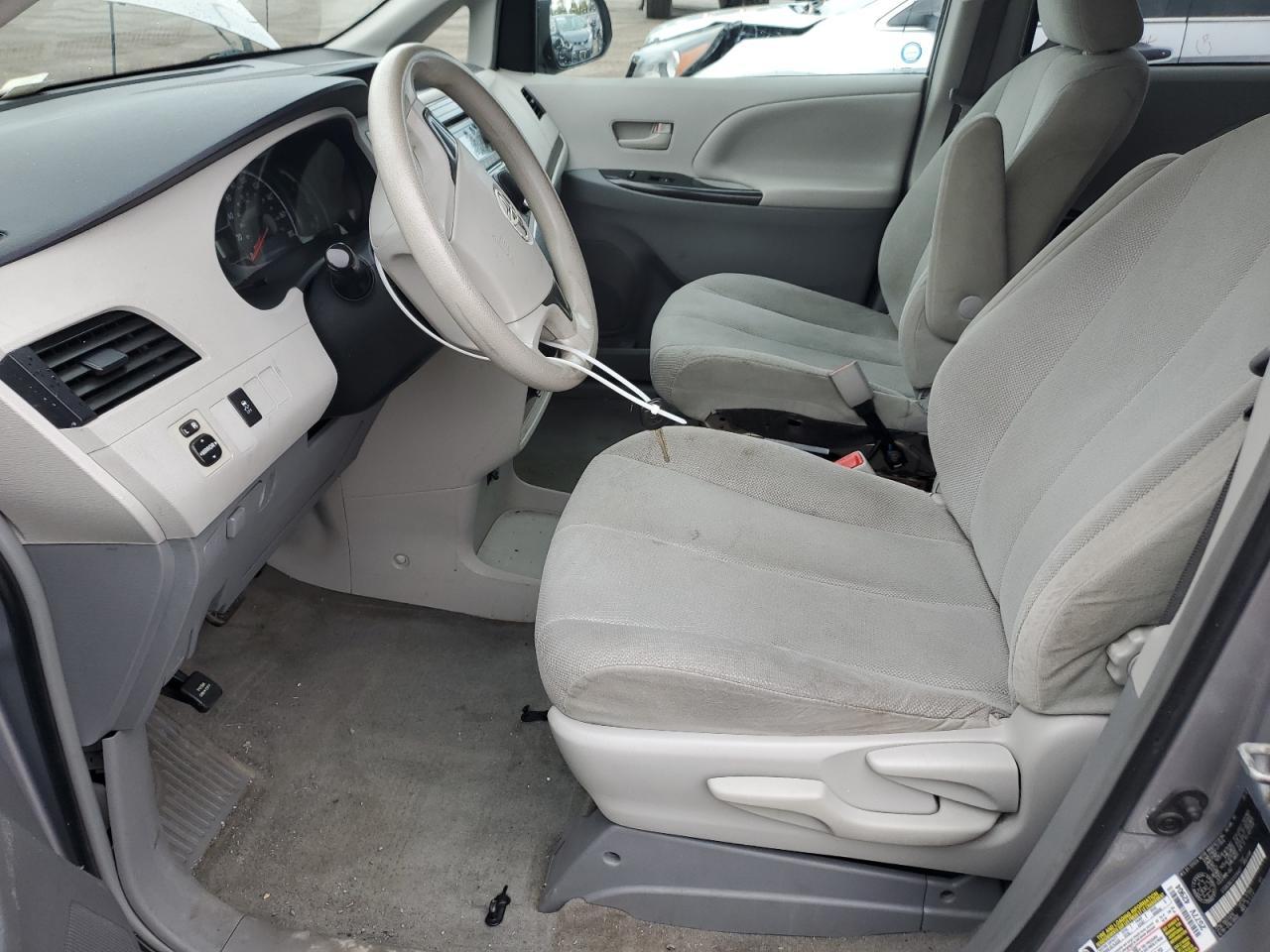 2012 TOYOTA SIENNA