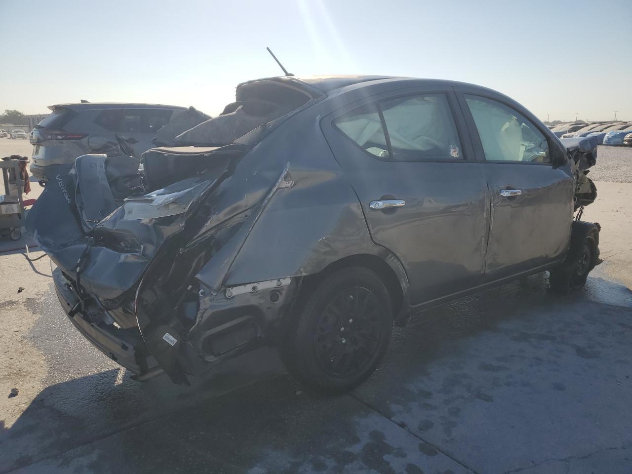 2019 NISSAN VERSA