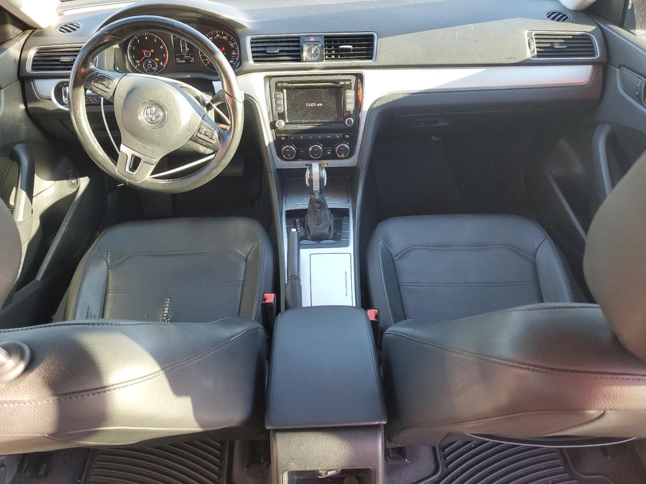 2012 VOLKSWAGEN Passat