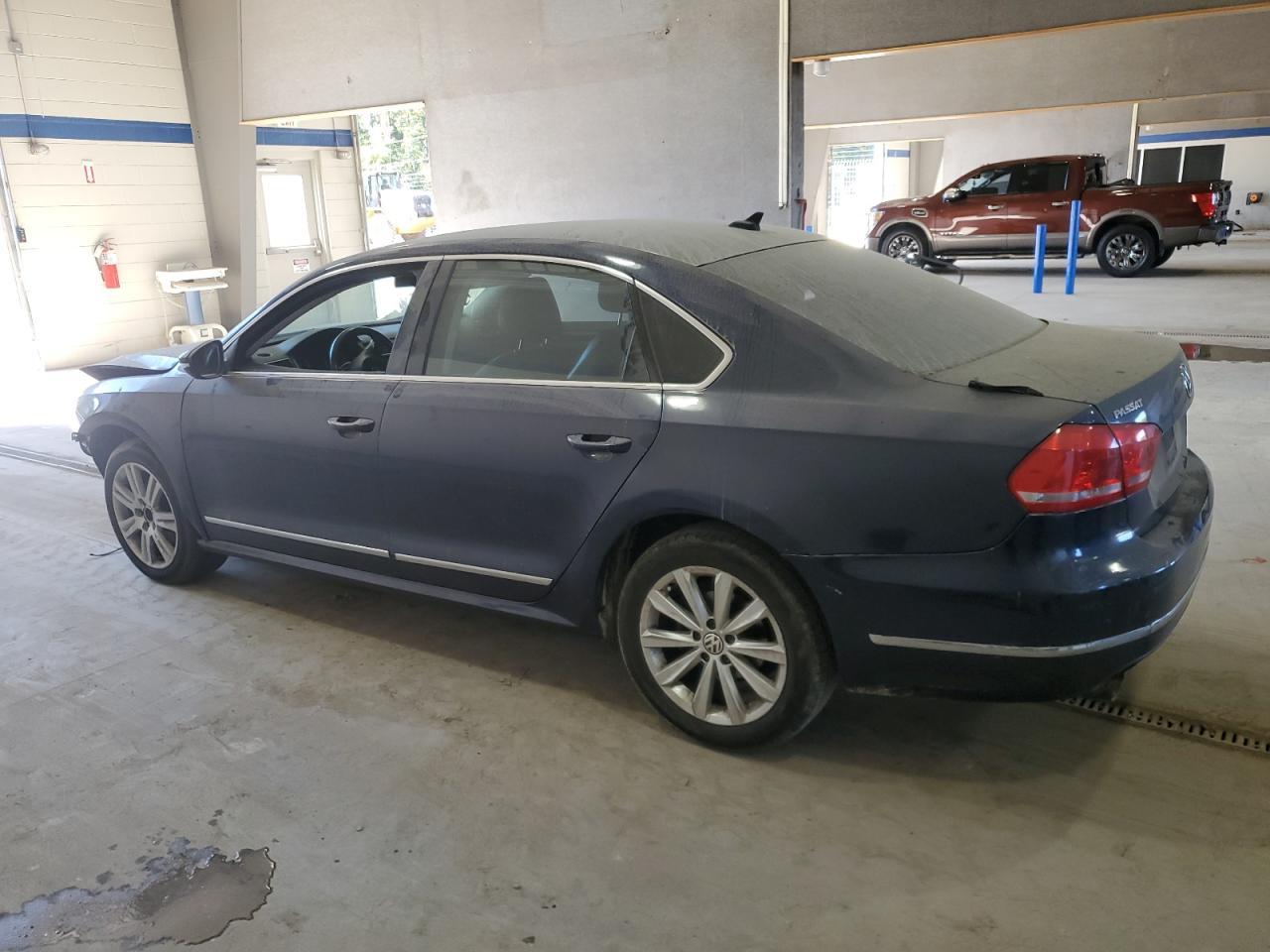 2012 VOLKSWAGEN Passat