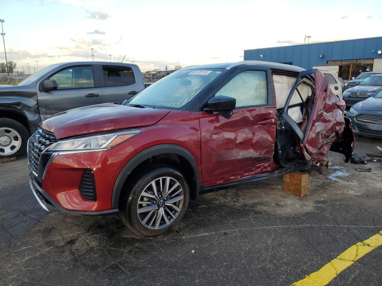 2024 NISSAN KICKS