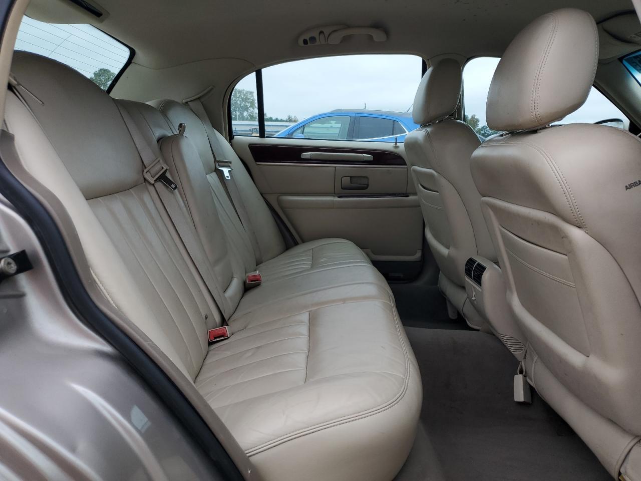 2003 LINCOLN Town Car