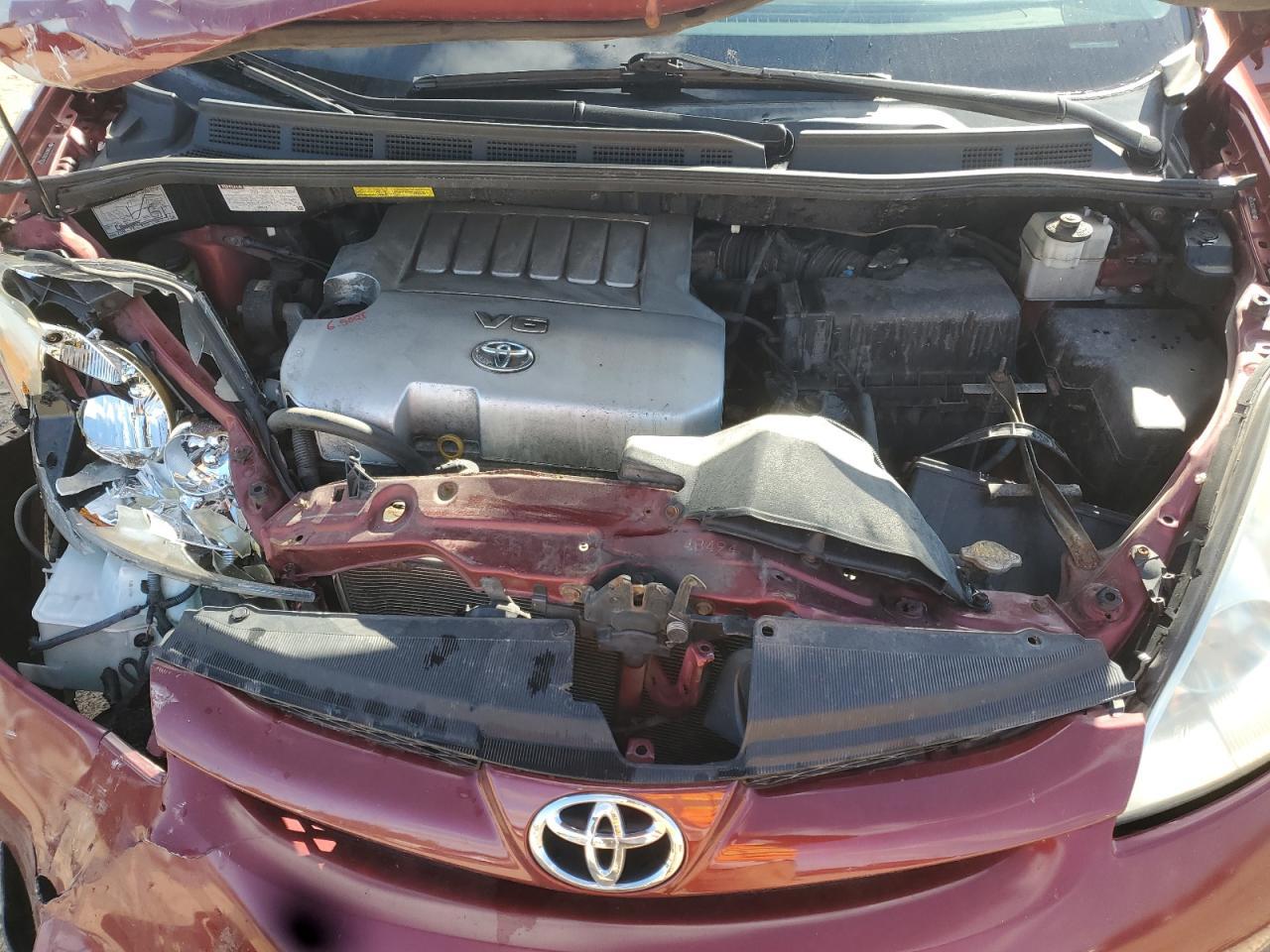 2010 TOYOTA SIENNA