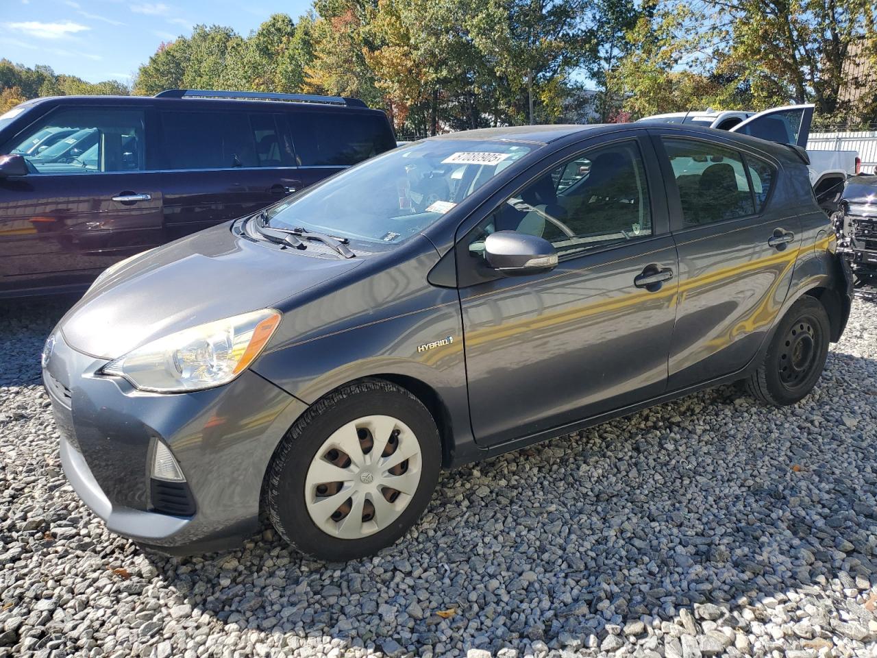 2014 TOYOTA Prius c