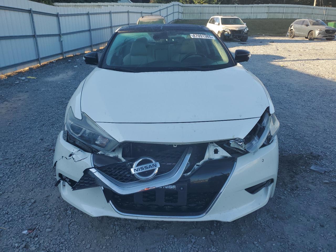 2017 NISSAN Maxima