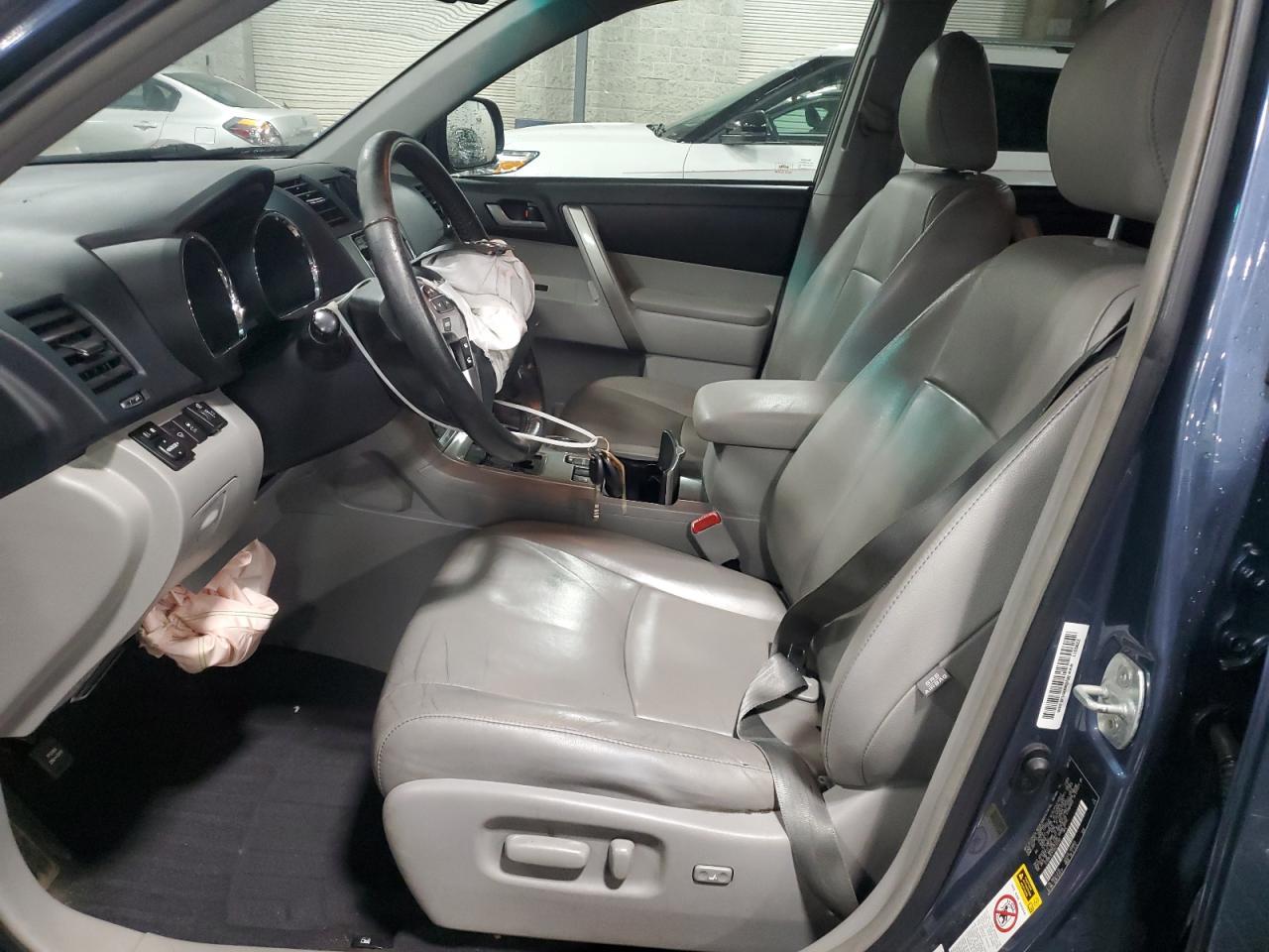 2013 TOYOTA HIGHLANDER