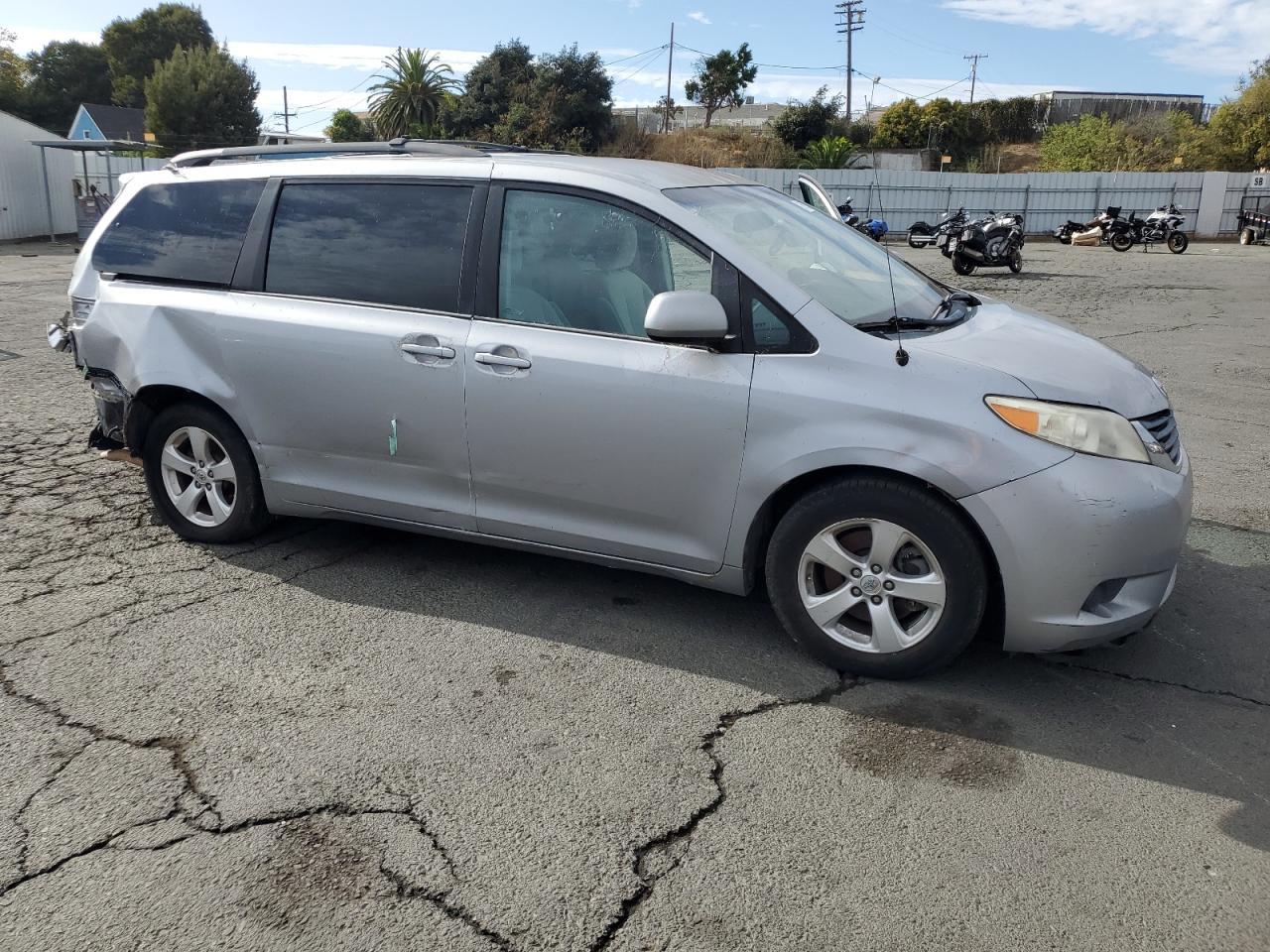 2012 TOYOTA SIENNA