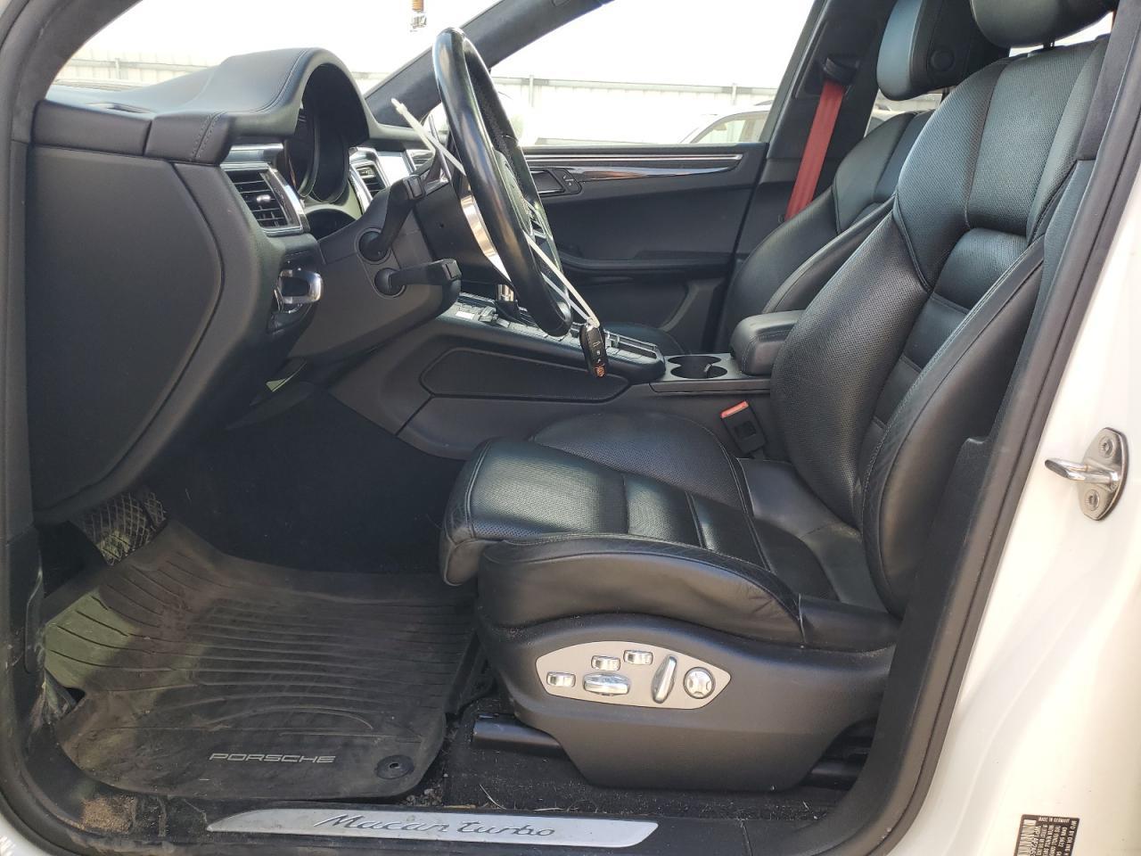 2018 PORSCHE Macan