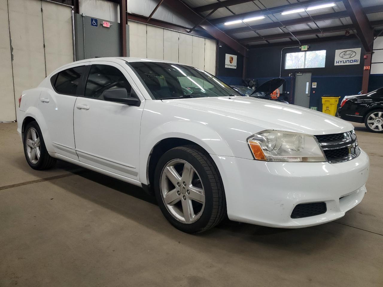 2013 DODGE Avenger