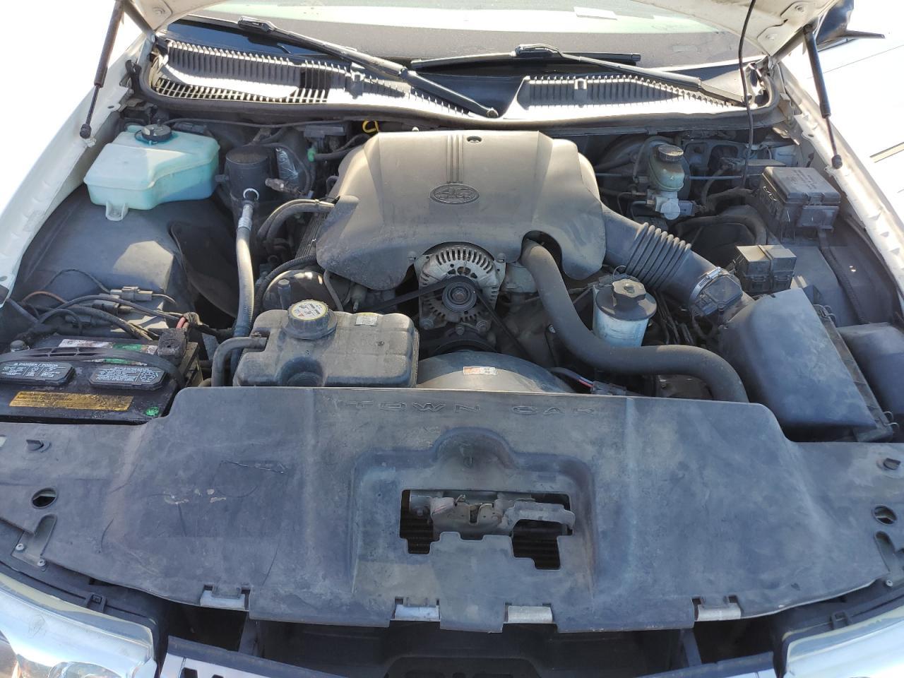 2002 LINCOLN Town Car