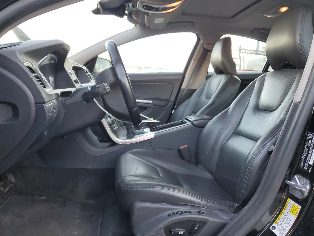2015 VOLVO S60