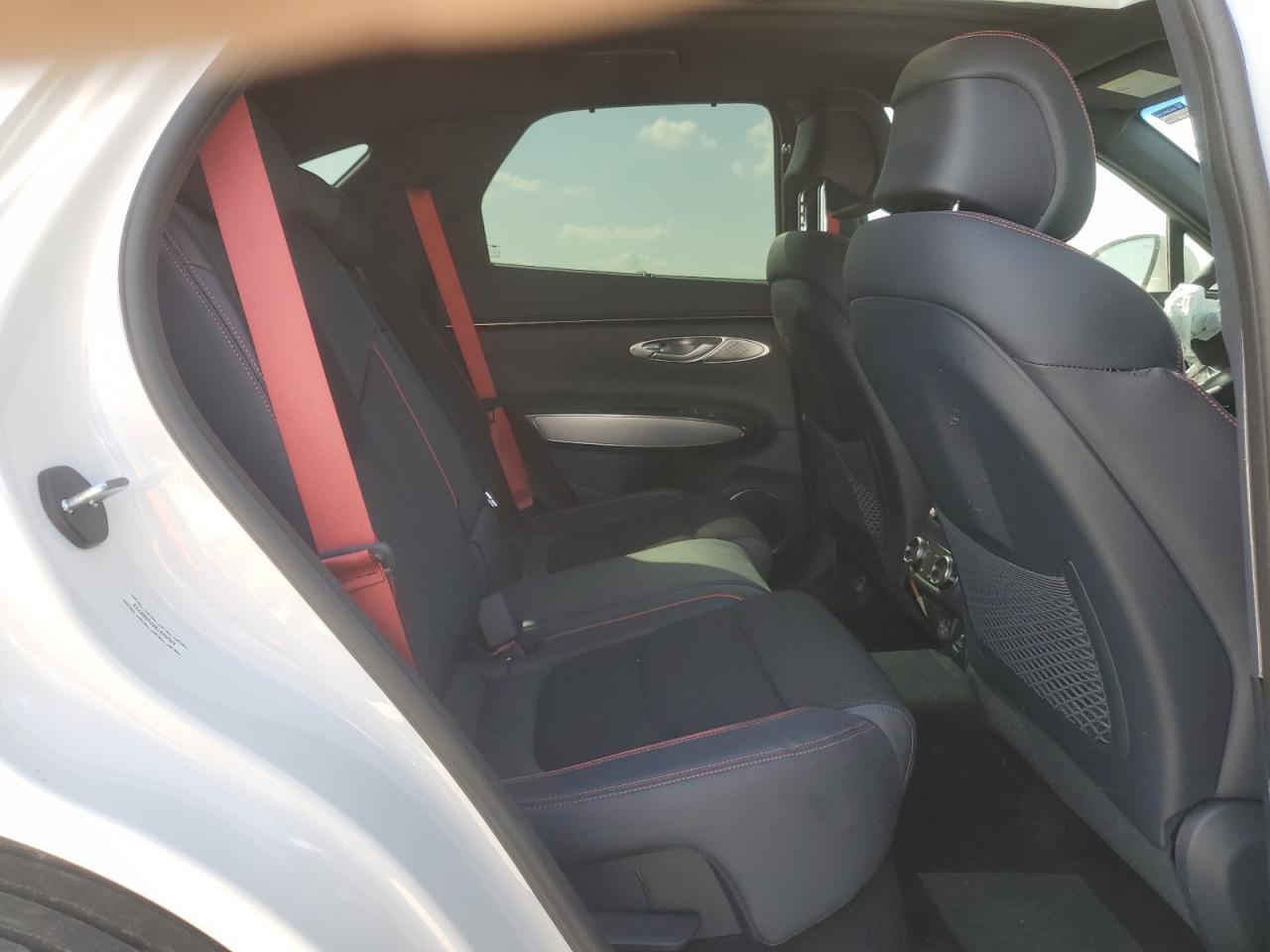 2023 GENESIS GV70