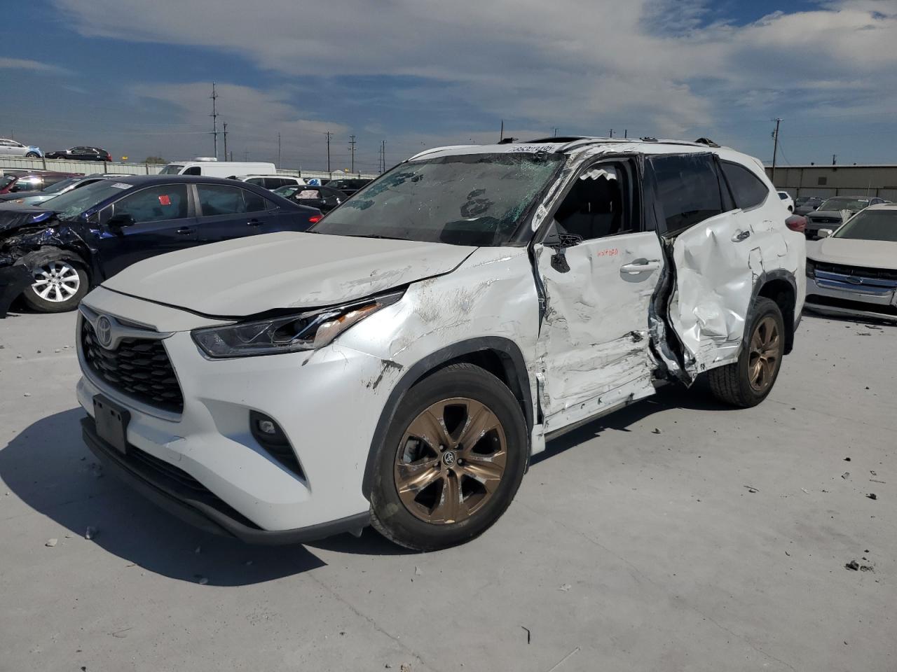 2022 TOYOTA HIGHLANDER