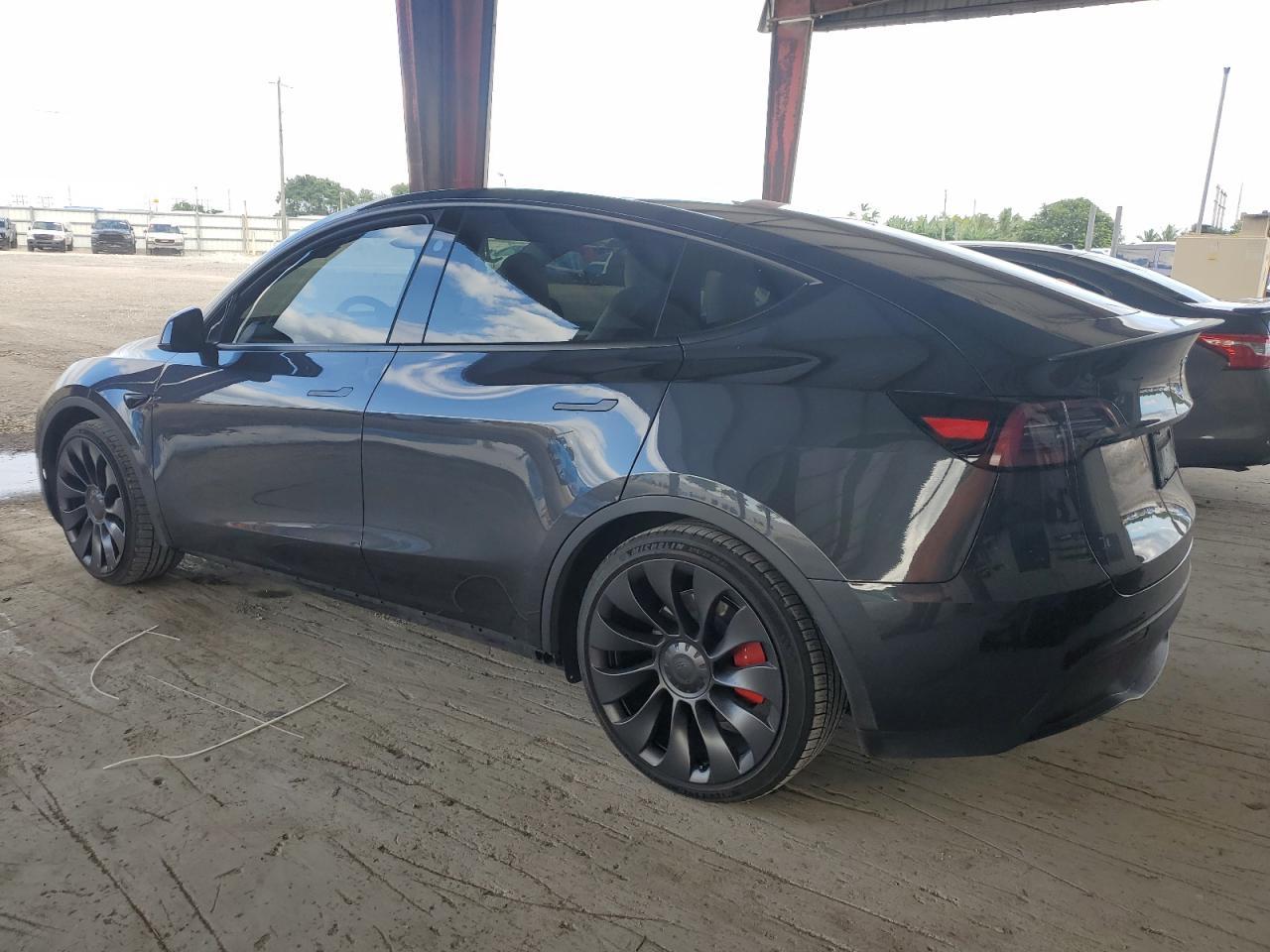 2024 TESLA MODEL Y