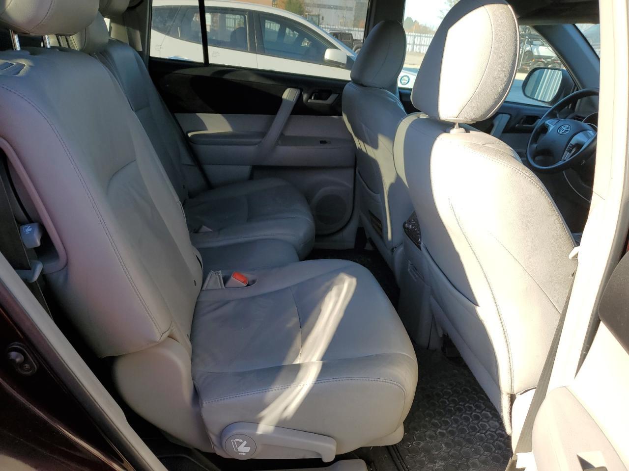 2011 TOYOTA HIGHLANDER
