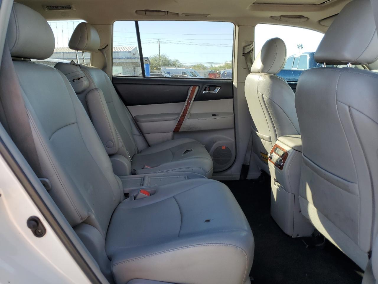 2011 TOYOTA HIGHLANDER