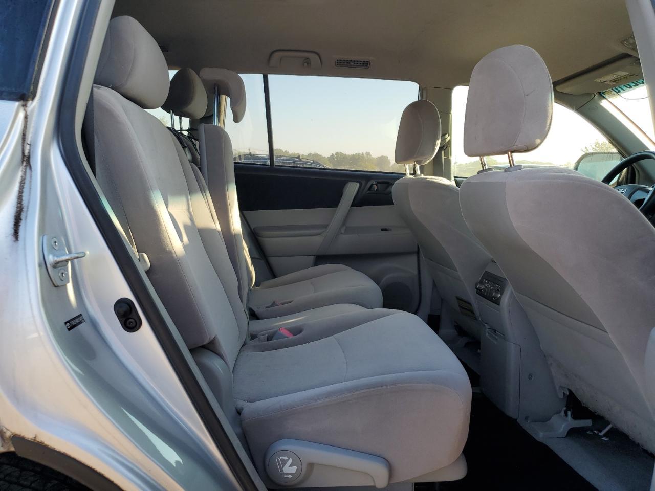 2010 TOYOTA HIGHLANDER