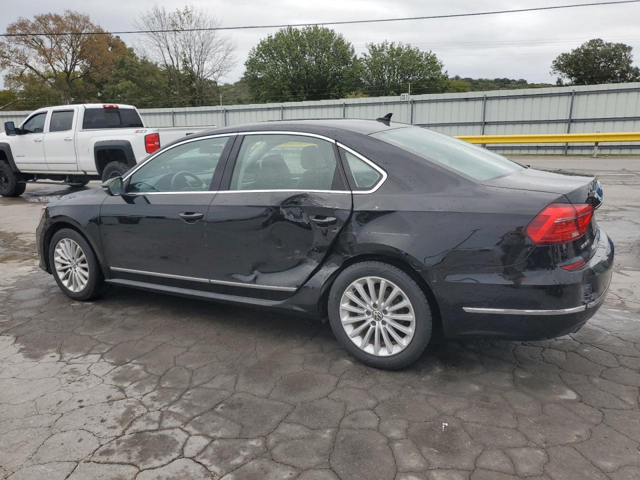 2016 VOLKSWAGEN Passat