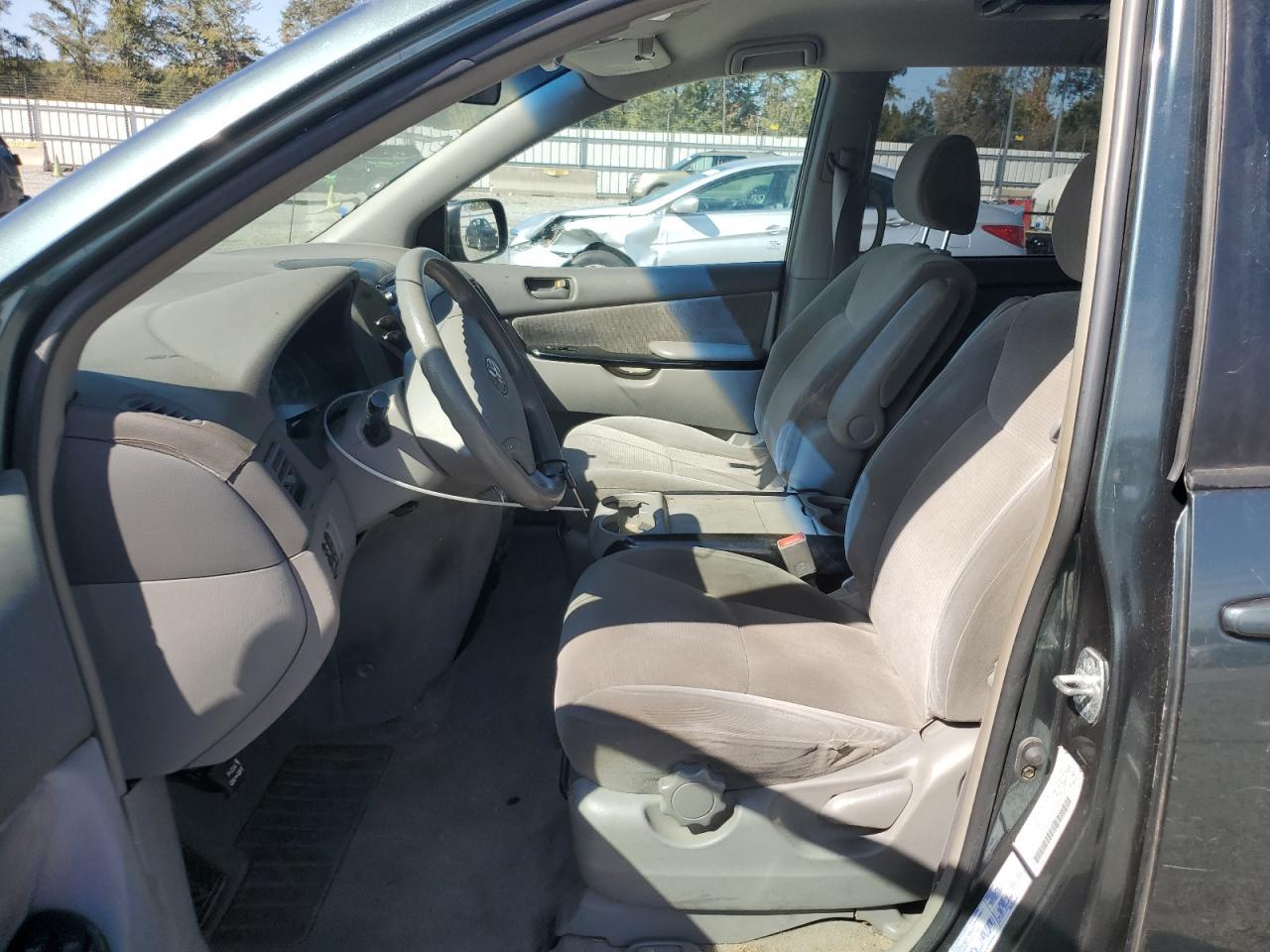 2004 TOYOTA SIENNA