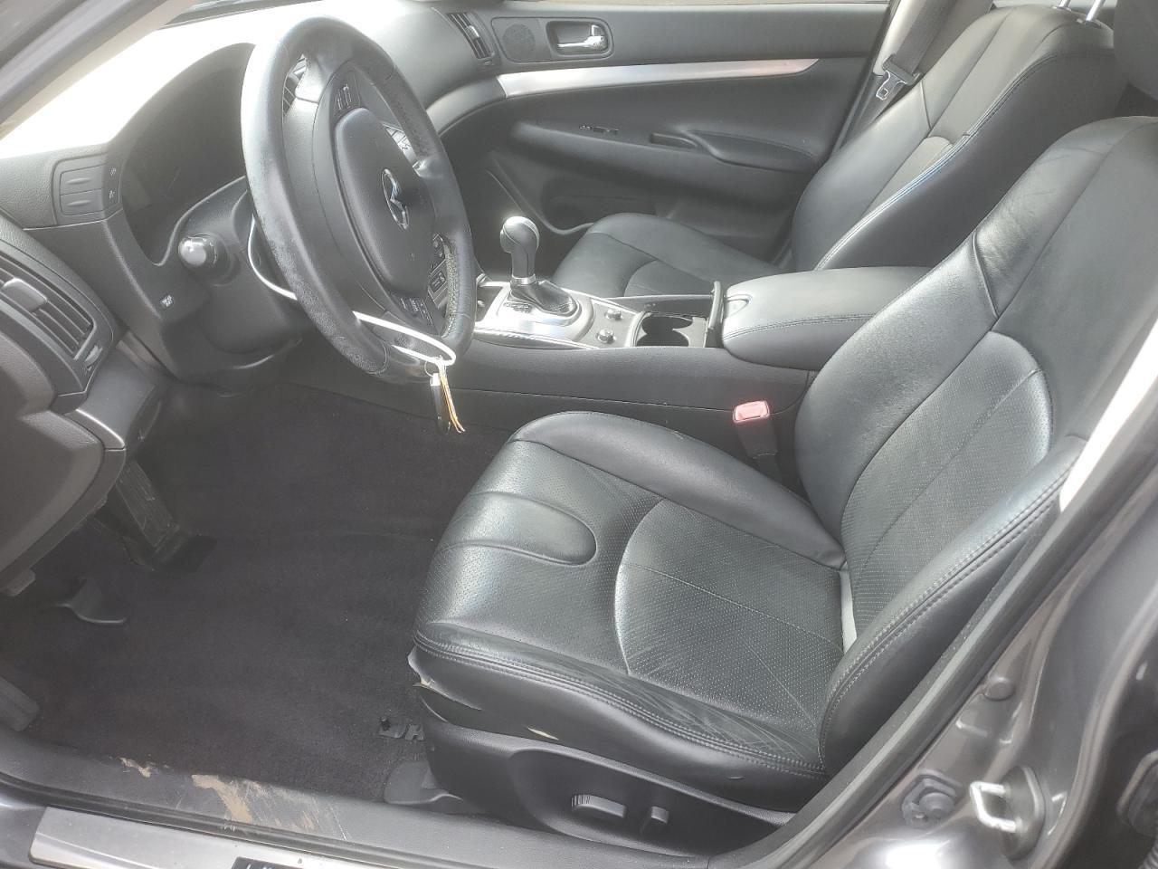 2015 INFINITI Q40