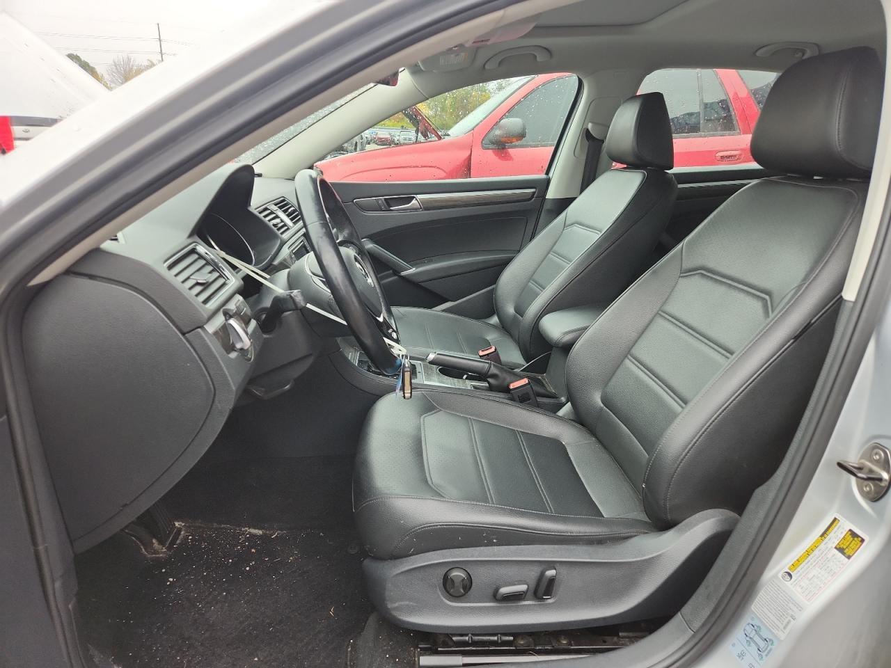 2017 VOLKSWAGEN Passat