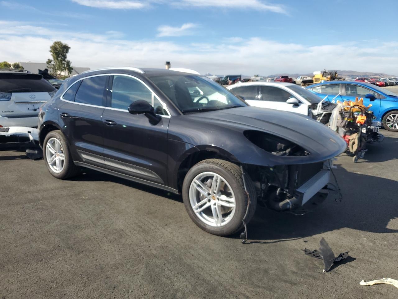 2024 PORSCHE Macan