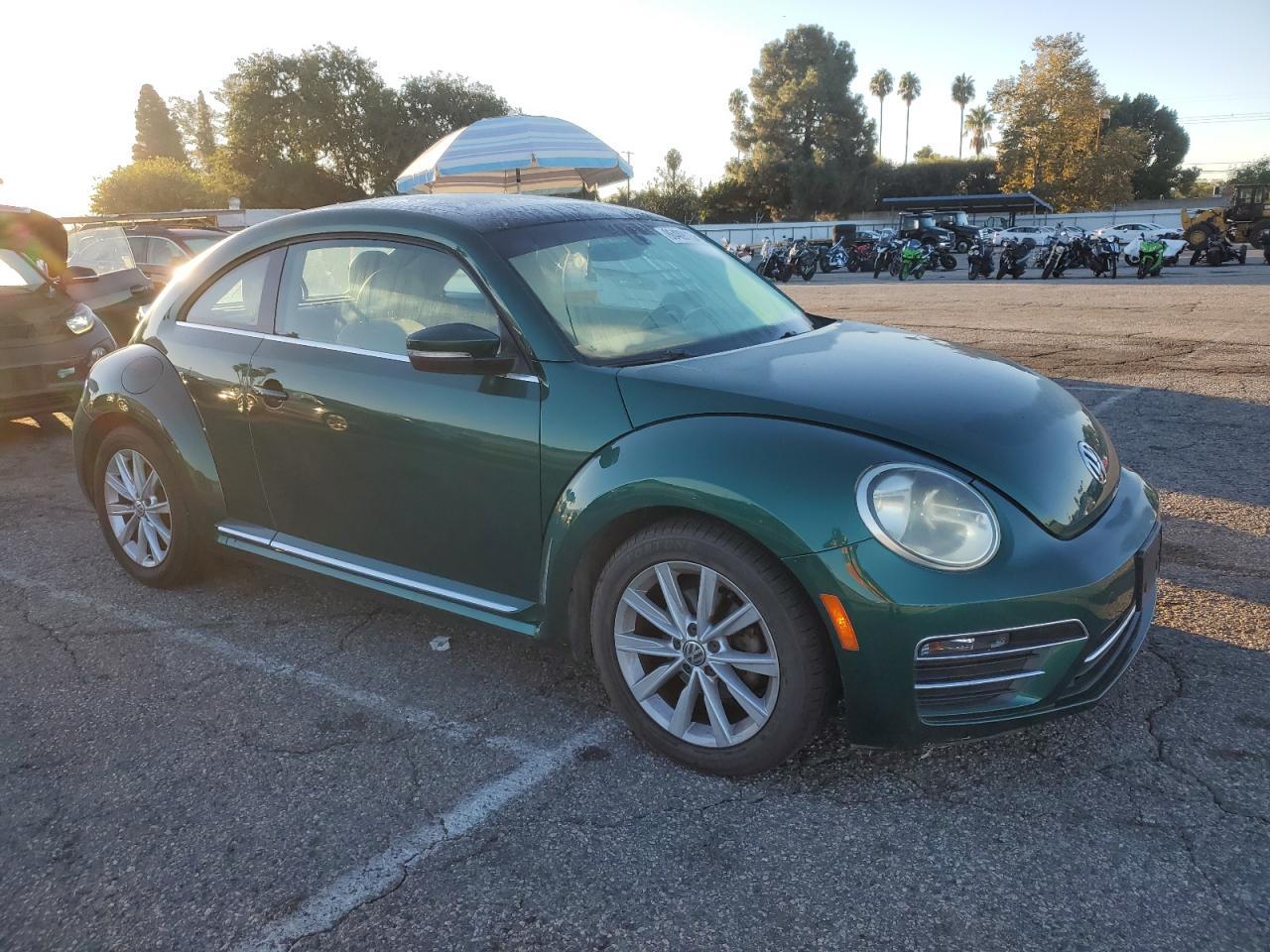 2018 VOLKSWAGEN Beetle