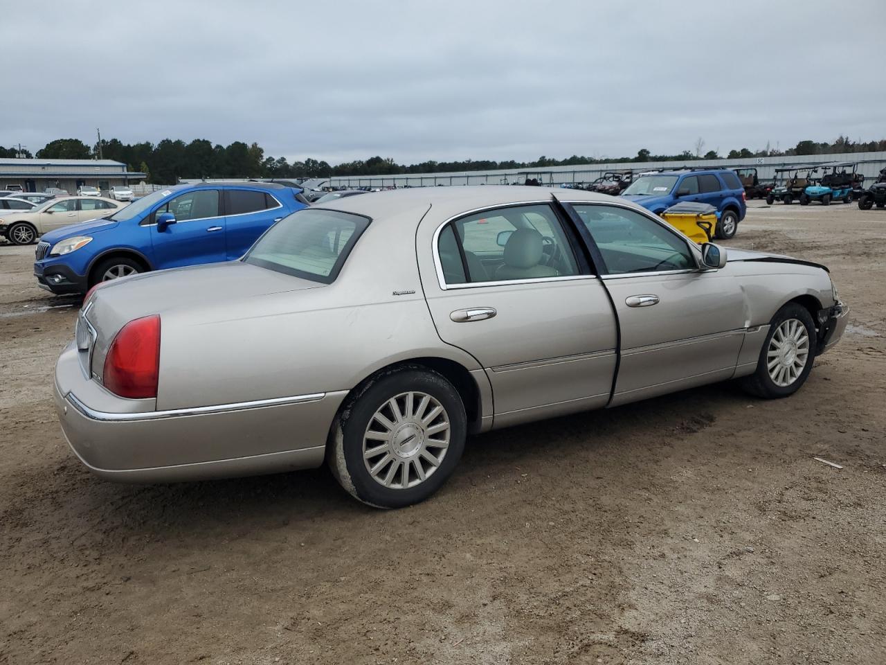 2003 LINCOLN Town Car